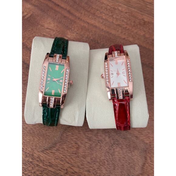 Fashion Watches Red, Green, Gold Tone, Christmas, Holiday, Winter, New, Unused - Picture 1 of 4